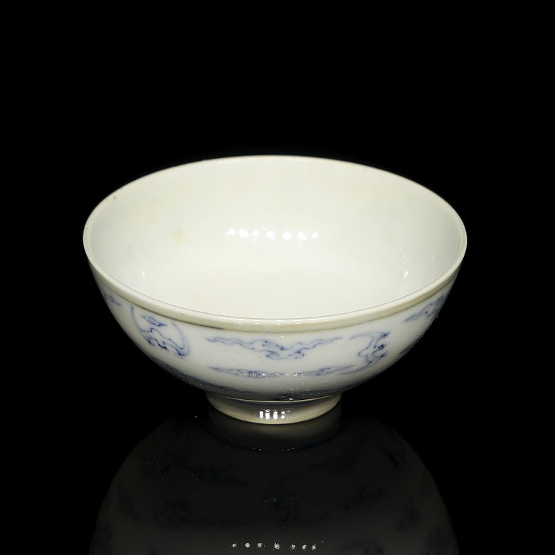 Small porcelain cup ‘Bats’, with Yongzheng mark