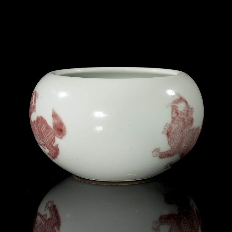 Ceramic-glazed ‘Dragon’ brush container, Qing dynasty