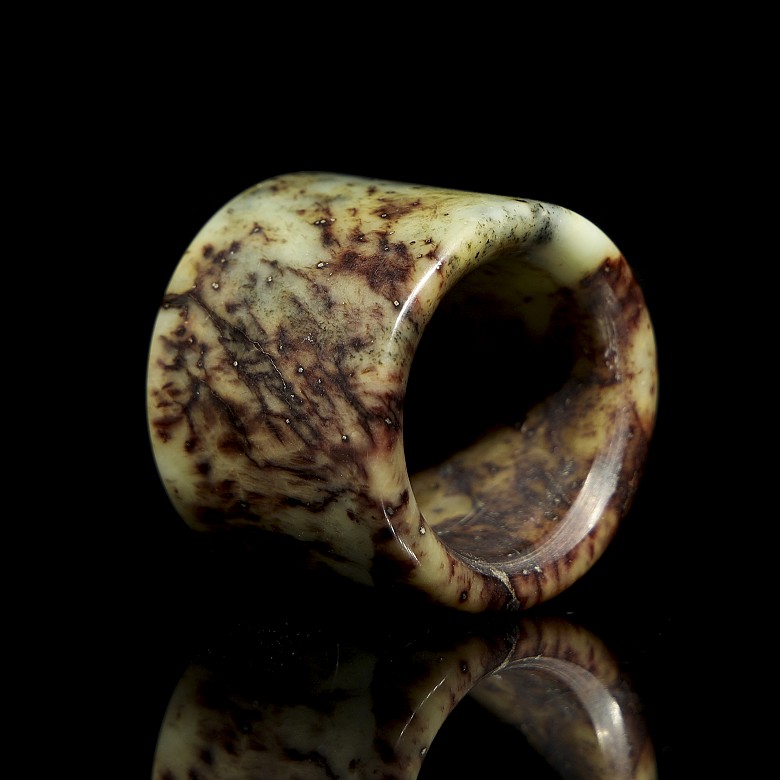 Carved jade archer's ring, early 20th century