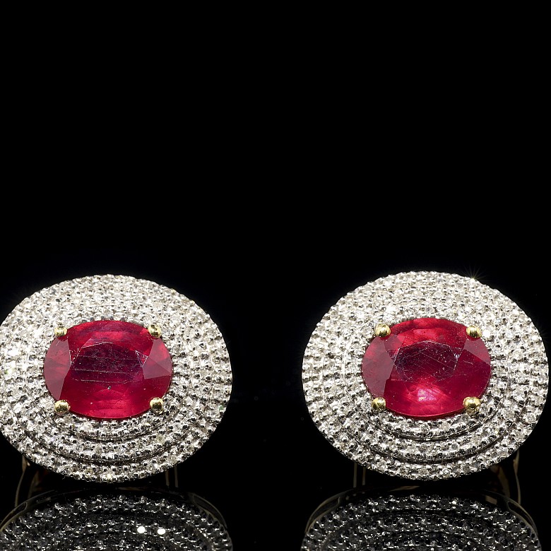 Earrings in 18kt yellow gold with rubies and diamonds