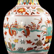 Porcelain vase pink family ‘Chickens and Chickens’, Qing dynasty