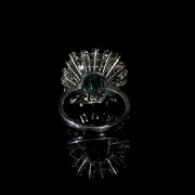 Set of platinum, colombian emerald and brilliant-cut diamonds earrings and ring