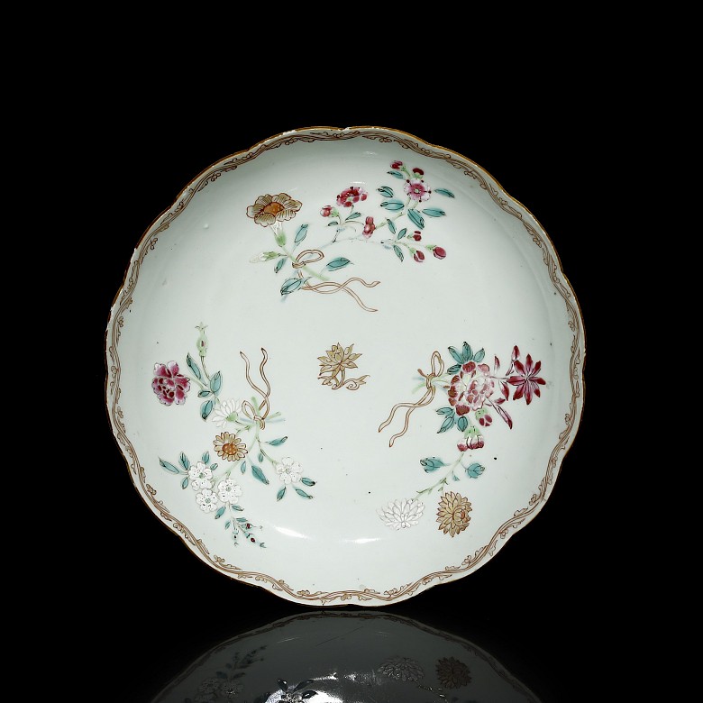 Porcelain enameled plate, famille rose, 20th century