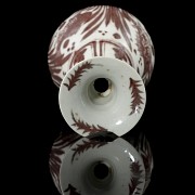 Yuhuchunping “Fish” vase with white and red enamels, Yuan style