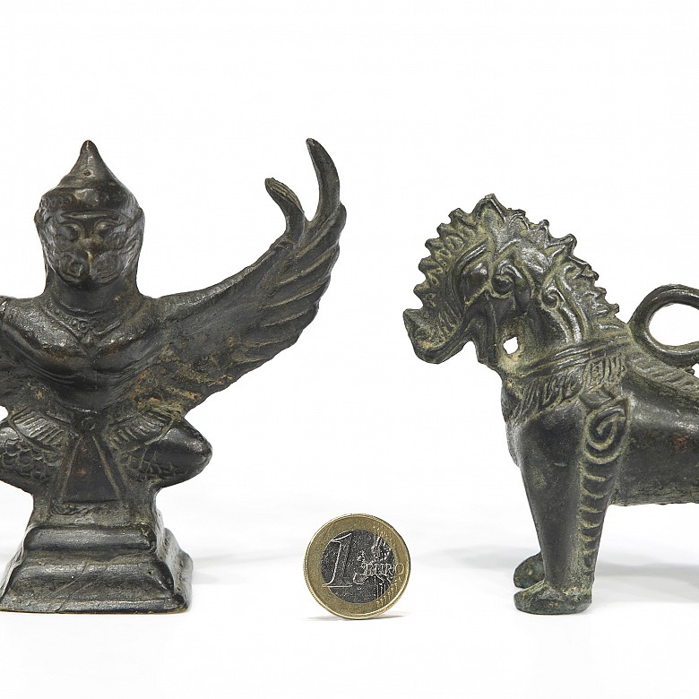 Tres pequeñas figuras de bronce, Asia.