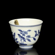 Small blue-and-white porcelain ‘Birds’ cup, Qing dynasty