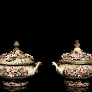 Capodimonte porcelain ‘Pair of soup tureens’, 20th century