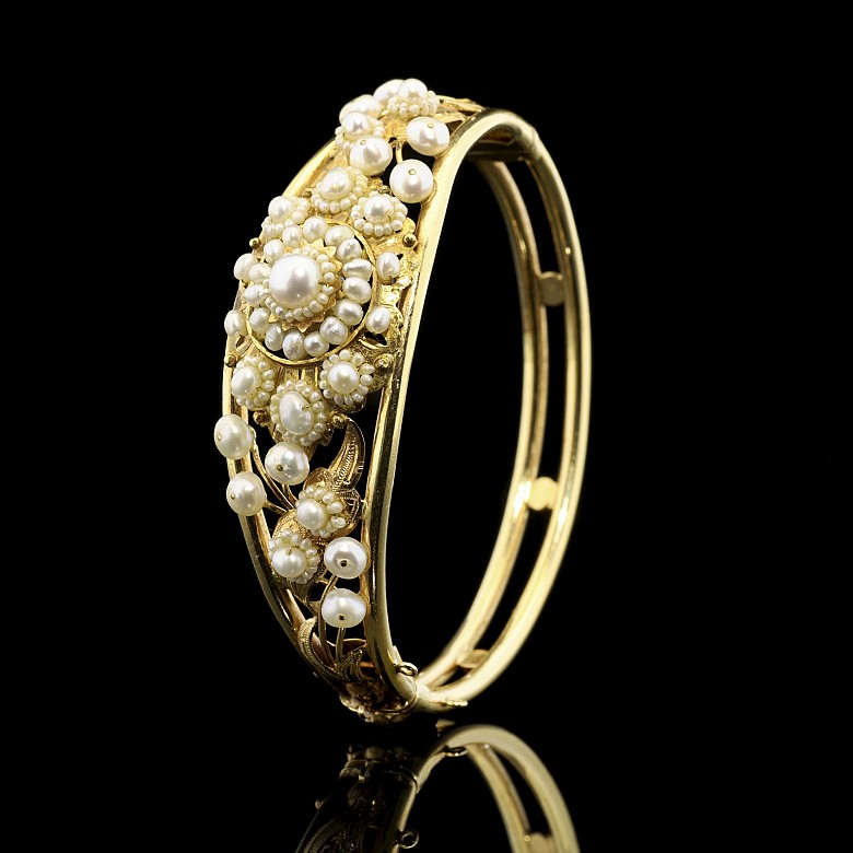 Brazalete de oro amarillo 18 kt y perlas cultivadas