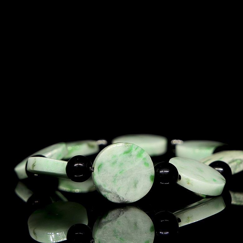 Natural jadeite bracelet, Qing dynasty