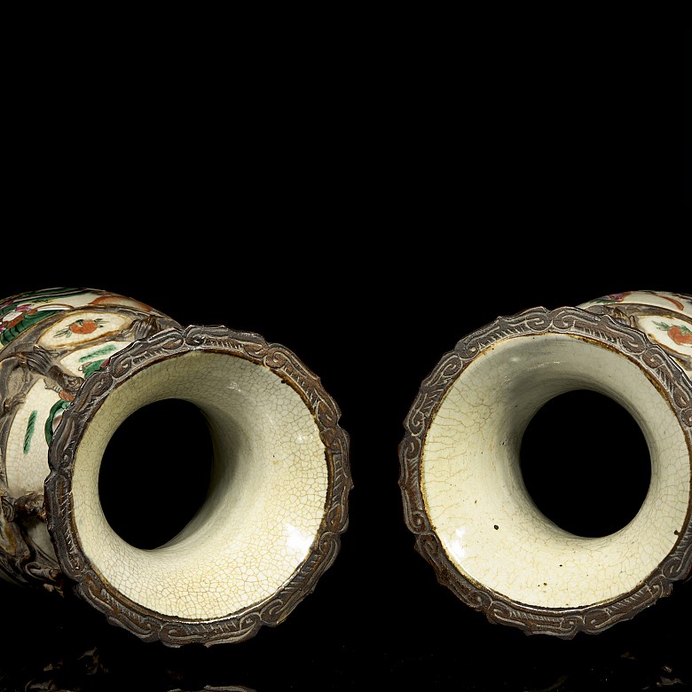 Pair of vases with warriors, Nanking, Qing Dynasty