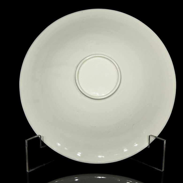 Porcelain bowl with incised decoration, 20th century