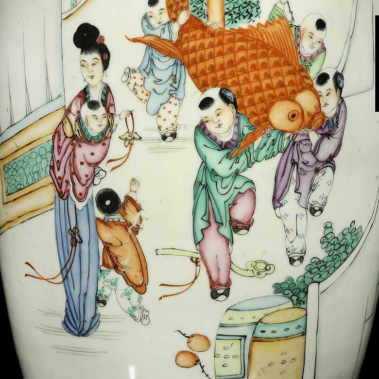 Chinese vase with palace scenes, 19th century