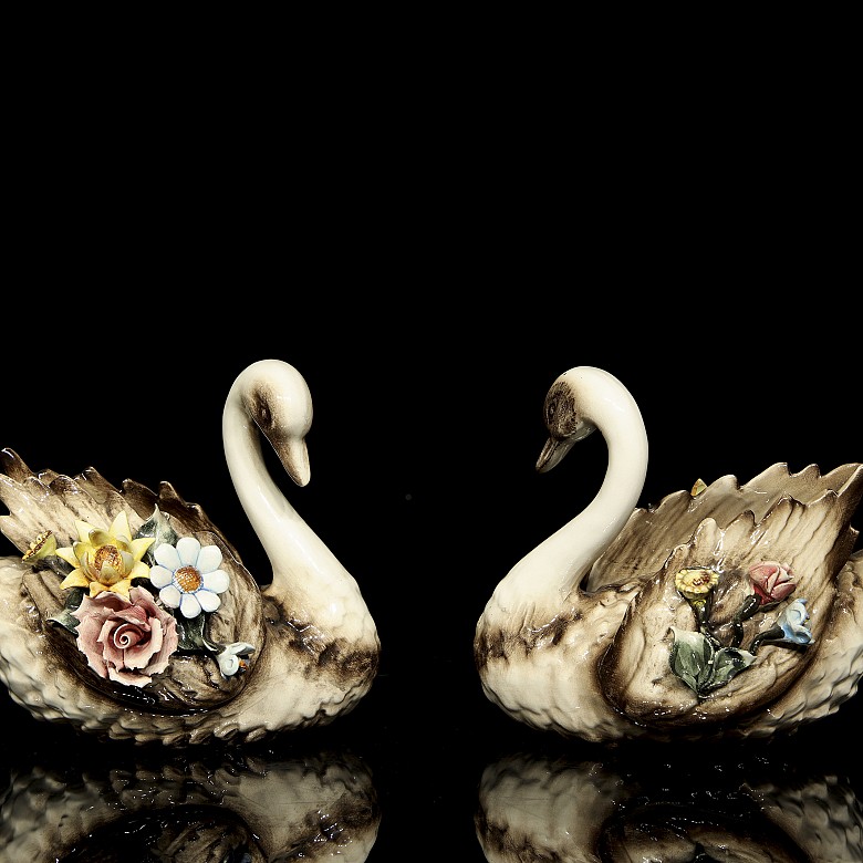 Capodimonte Porcelain ‘Couple of swans’, 20th century