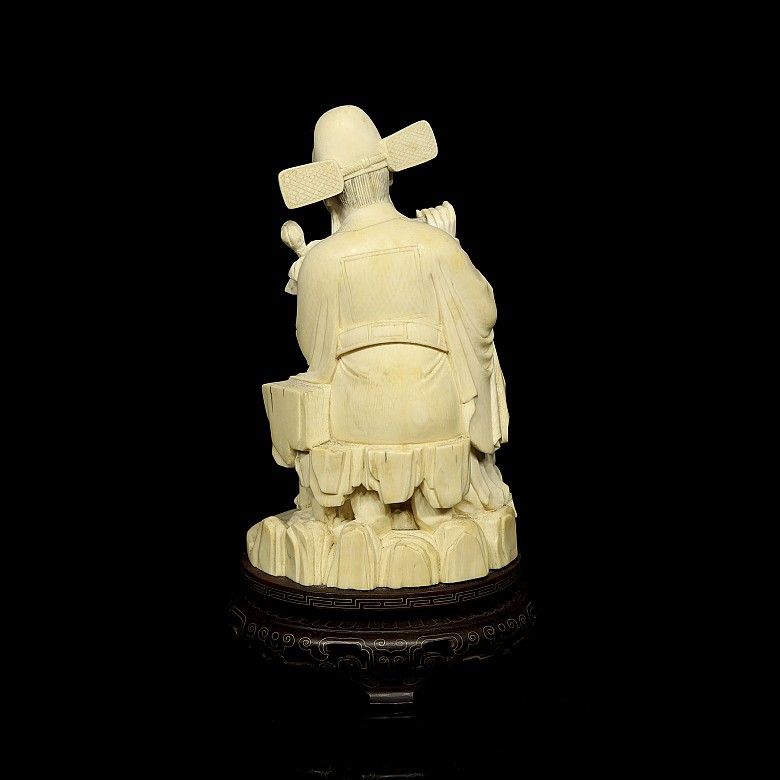 Carved ivory figure ‘Elderly man’, early 20th century