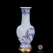 Blue and red enamelled porcelain ‘Dragon’ vase, Qing dynasty