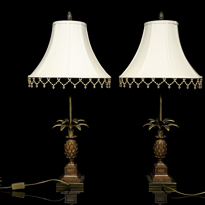 Almerich. Pair of lamps with pineapple base, 20th century - 2