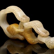 Jade 'snake' amulet, Eastern Han Dynasty