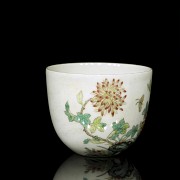 Tea bowl with chrysanthemums, 20th century