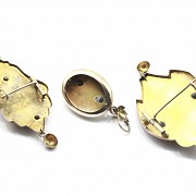 Two brooches and a gold pendant