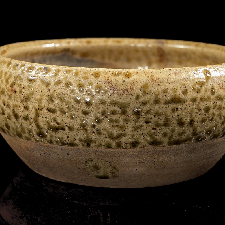 Glazed porcelain bowl, Sui dynasty