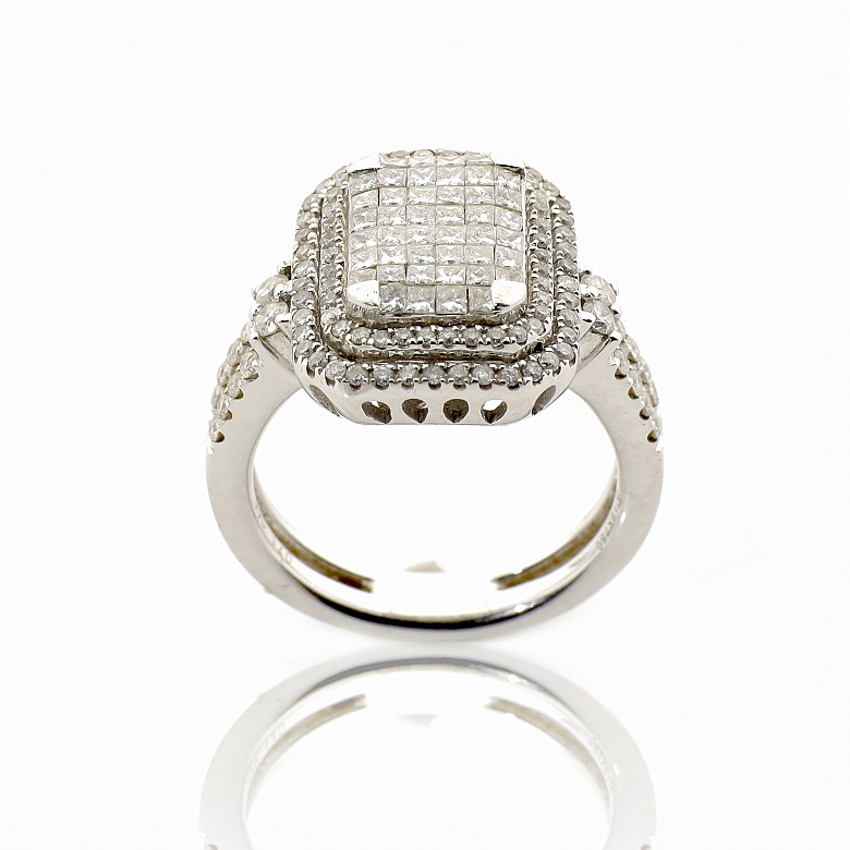 18k white gold ring with diamonds