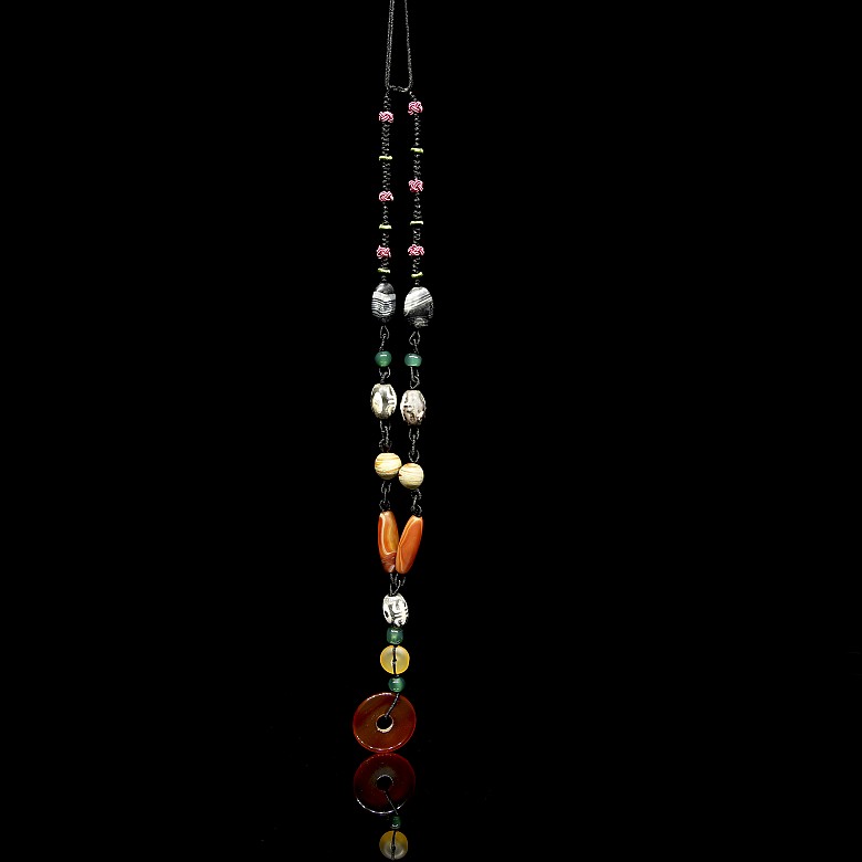 Beautiful agate and glass bead and ‘Dzi’ necklace, Qing dynasty