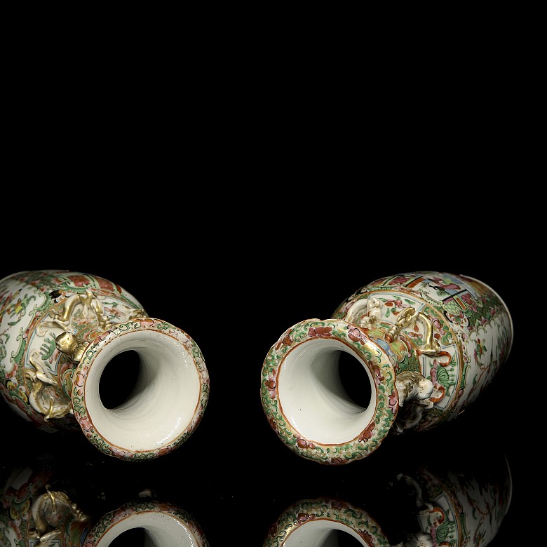 Pair of small Cantonese vases, 20th century