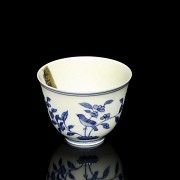 Small blue-and-white porcelain ‘Birds’ cup, Qing dynasty