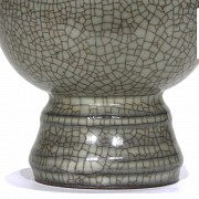 Guanyao ceramic vase, Qing dynasty.