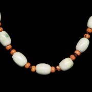 Jadeite bead necklace, Qing dynasty