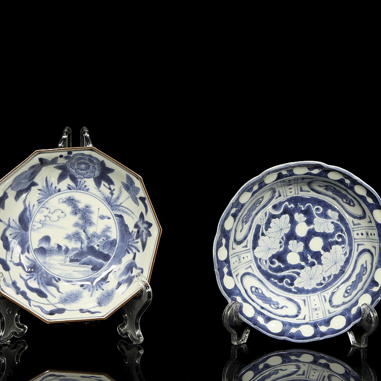 Two blue and white Chinese porcelain dishes, Qing dynasty