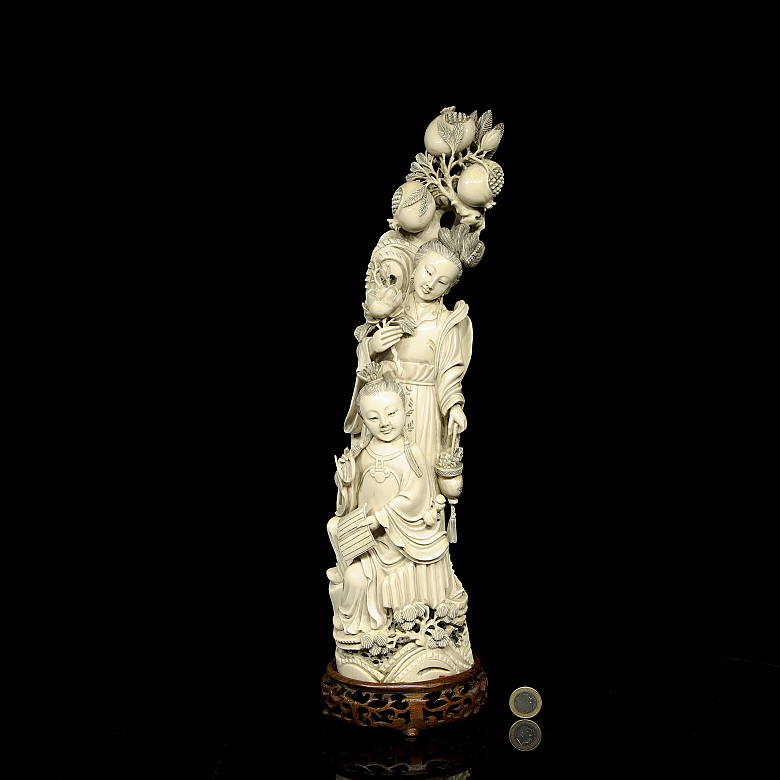 Carved ivory figure ‘Two young ladies’, 19th-20th century