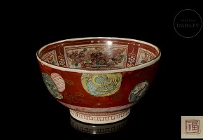 Glazed porcelain bowl ‘Windows and Medallions’, Qing dynasty