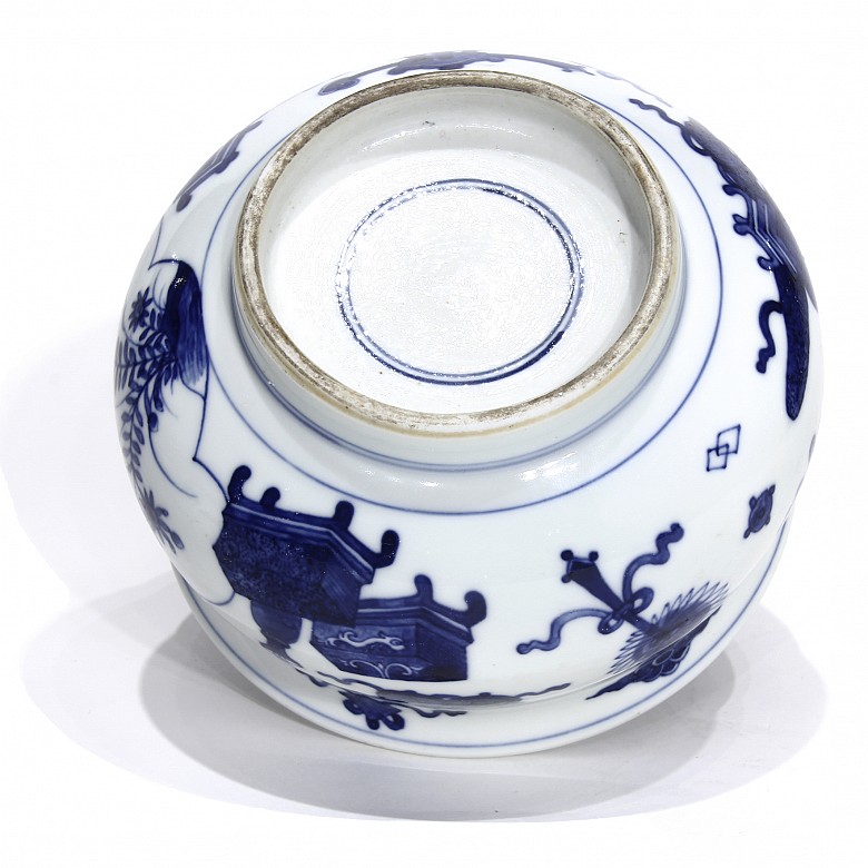 Porcelain bowl in blue and white, 20th century