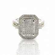 18k white gold ring with diamonds