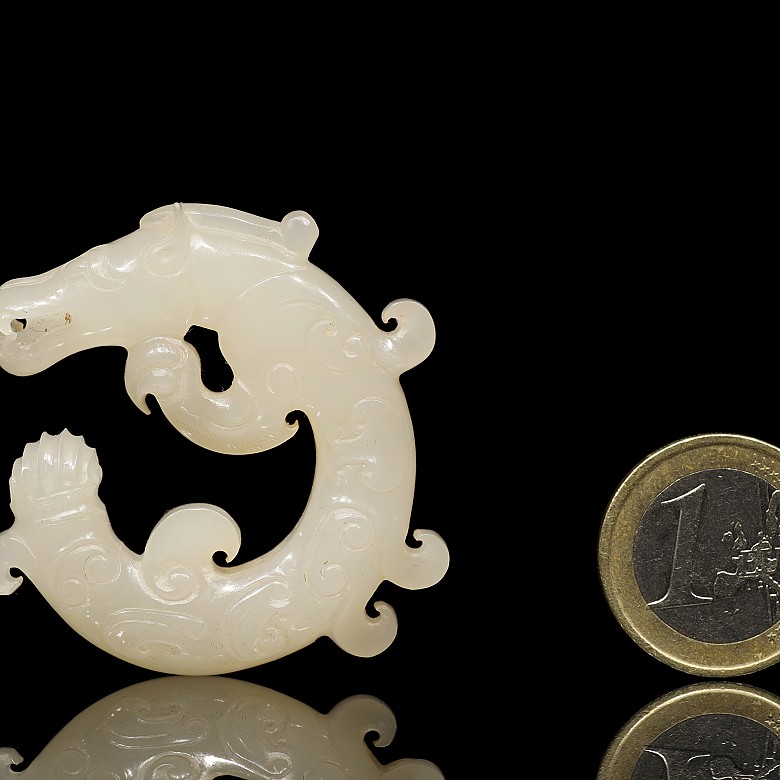 White jade dragon, Eastern Han Dynasty