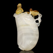 Agate snuff bottle 'Fruit', Qing dynasty, Qianlong