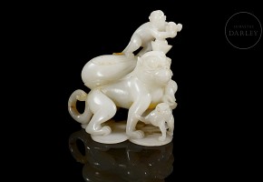 White jade figurine ‘Monkeys’, Qing dynasty