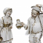 Pair of figures of Algora 