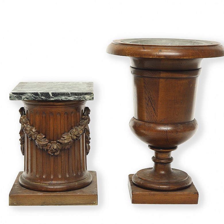 Copa Medici con pedestal de madera, s.XX