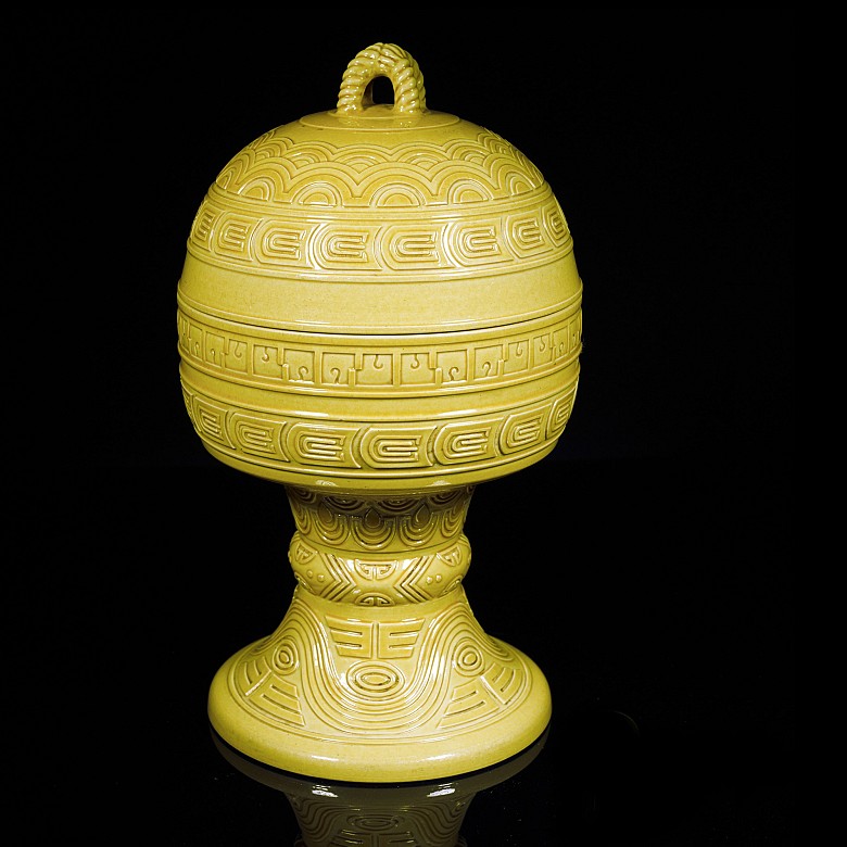 Ceremonial glazed ware ‘Dou’ vessel, Qing dynasty