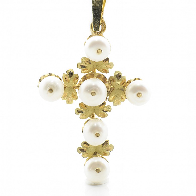 18k yellow gold cross with leaves and six pearls