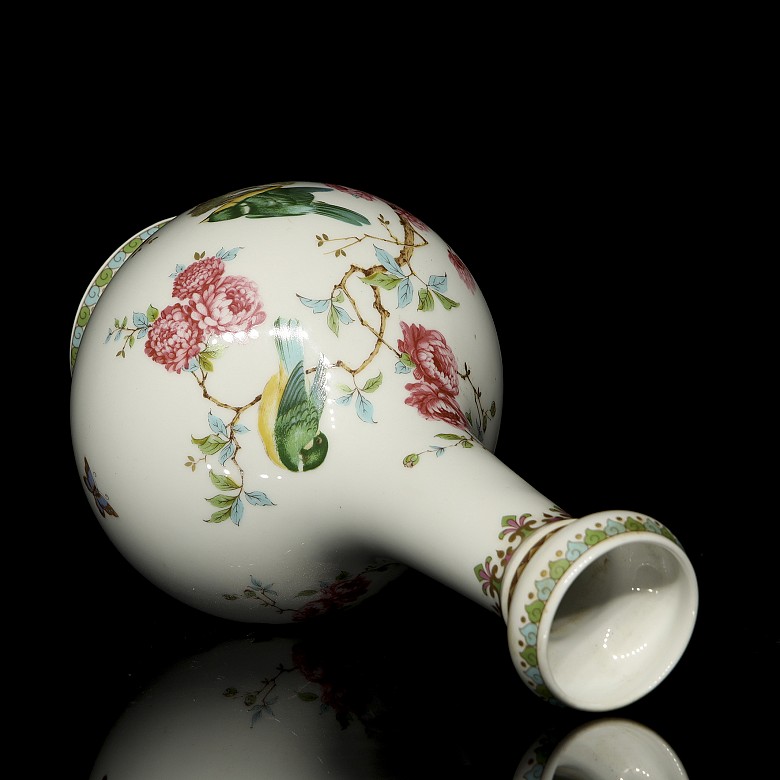 Porcelain vase, Kaiser, ‘Birds’, 20th century