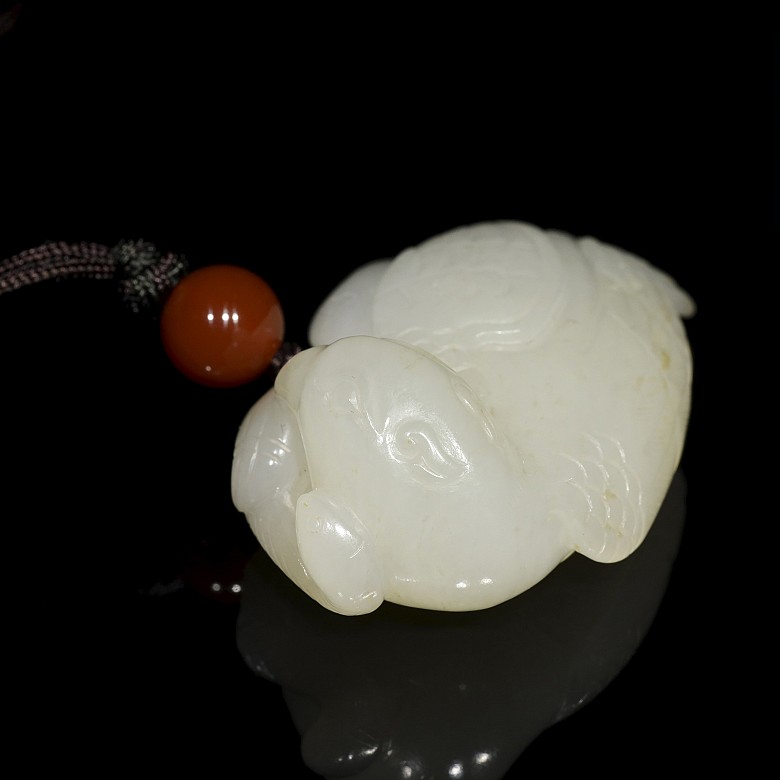 White jade pendant 