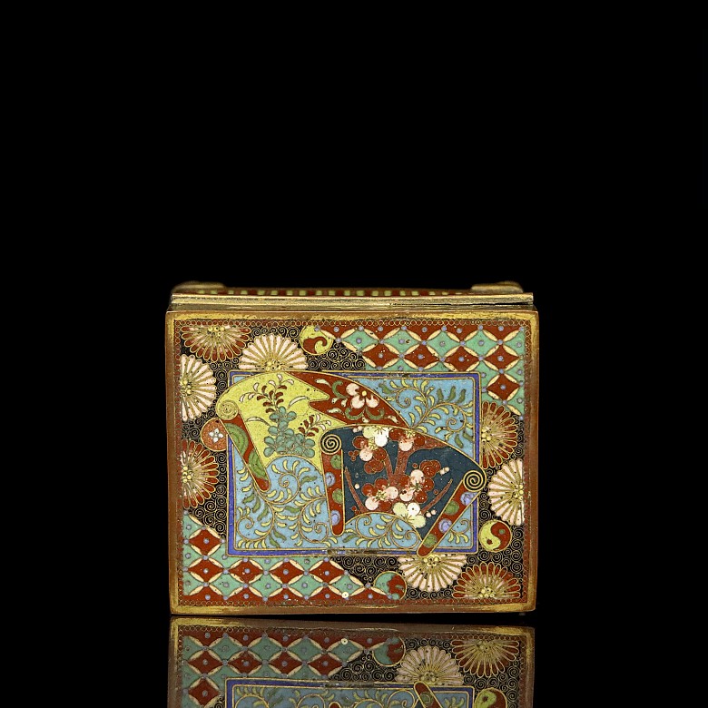 Pequeña caja de cloisonné, Asia, S.XX