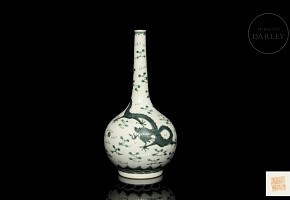 Enamelled porcelain vase ‘Dragons’, with Qianlong mark