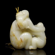 White jade figure 'monkeys', Qing dynasty, Qianlong