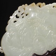 Panel de jade blanco con pedestal, dinastía Qing