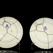 Mason's England Pottery, pair of hand-painted “Chinoiserie” plates, 19th century