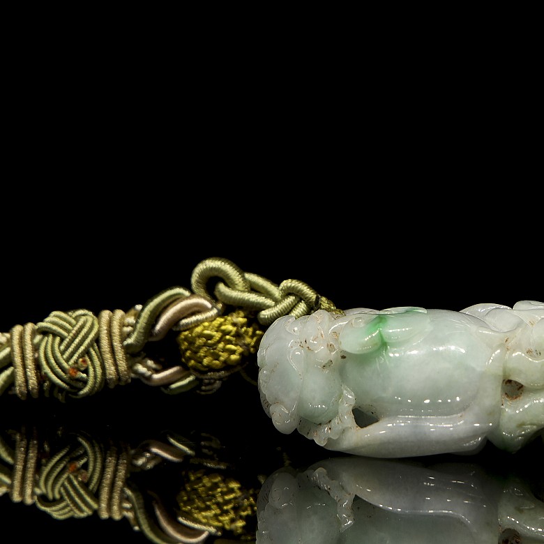 Natural jadeite pendant 